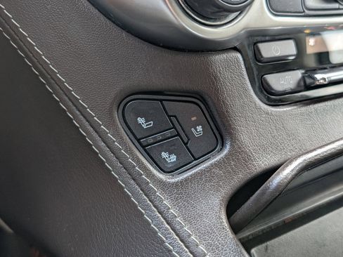 Used 2020 Chevrolet Suburban Premier RWD image 18