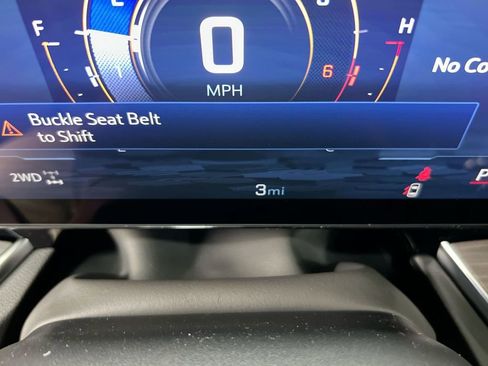 Used 2025 Chevrolet Suburban LT image 12