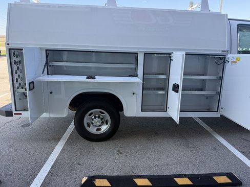 Used 2024 Chevrolet Express 3500 w/ Power Convenience Package image 15