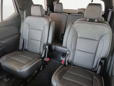 Used 2022 Chevrolet Traverse Premier FWD image 5