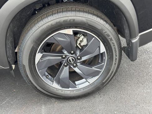 Used 2025 Nissan Rogue SV image 7