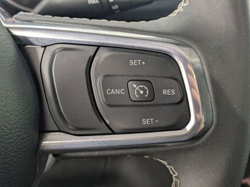 Used 2023 Jeep Gladiator Overland AWD/4WD image 13