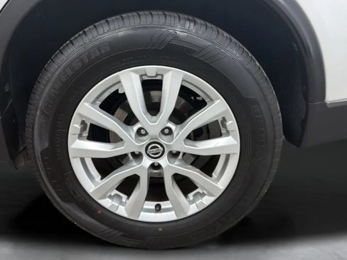 Used 2017 Nissan Rogue SV FWD image 26