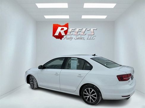 Used 2017 Volkswagen Jetta SE FWD image 24