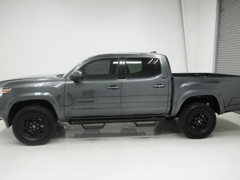 Used 2020 Toyota Tacoma SR5 RWD image 4