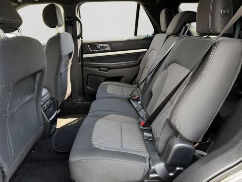 Used 2017 Ford Explorer XLT AWD/4WD image 11