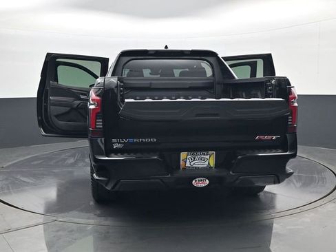 Certified 2025 Chevrolet Silverado EV RST AWD/4WD image 32