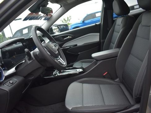 New 2026 Chevrolet Trax LT w/ Sunroof Package FWD image 21