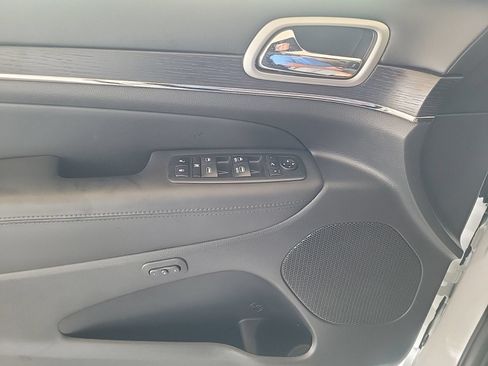 Used 2018 Jeep Grand Cherokee High Altitude AWD/4WD image 18