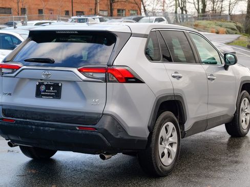 Used 2024 Toyota RAV4 LE AWD/4WD image 7