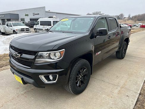 Used 2016 Chevrolet Colorado Z71 w/ Z71 Midnight Edition image 4