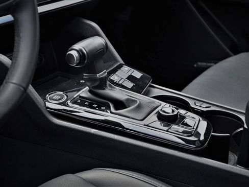 Used 2025 Kia Sportage EX w/ Premium Package image 19