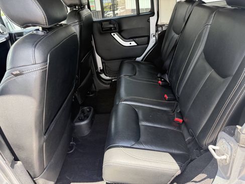 Used 2014 Jeep Wrangler Unlimited Sahara AWD/4WD image 20