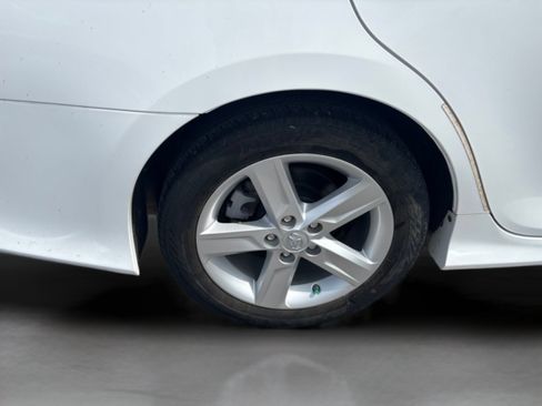 Used 2014 Toyota Camry SE FWD image 36