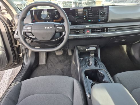 Used 2025 Kia K4 LXS image 18