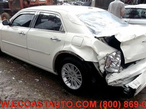 Used 2009 Chrysler 300 Touring image 3