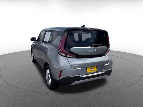 Used 2025 Kia Soul LX w/ LX Technology Package FWD image 11