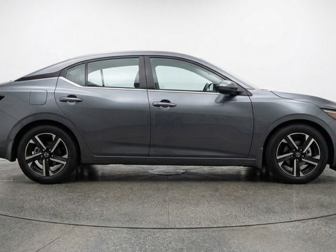 Used 2025 Nissan Sentra SV image 9