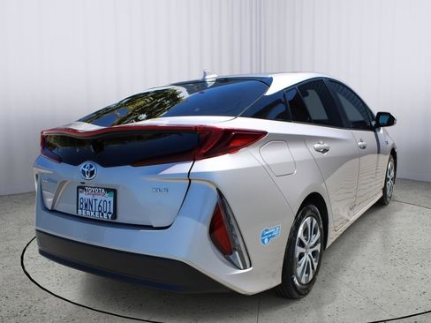 Used 2021 Toyota Prius Prime XLE FWD image 8