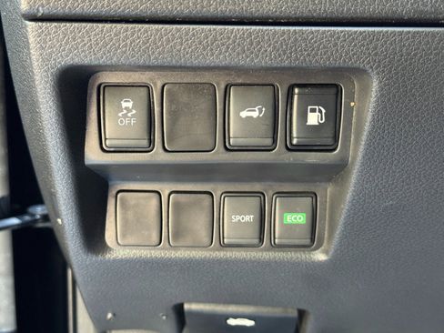 Used 2018 Nissan Rogue SV FWD image 16