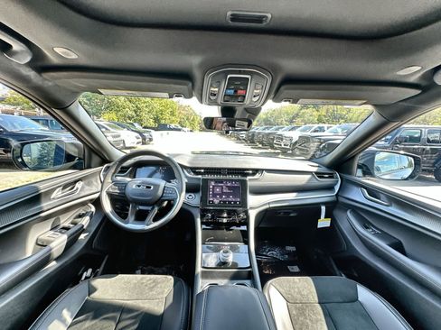 New 2025 Jeep Grand Cherokee L Altitude image 22