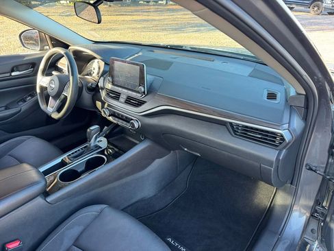 Used 2024 Nissan Altima 2.5 SV FWD image 19