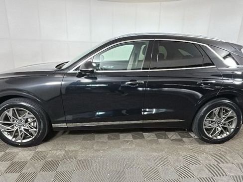 Used 2025 Genesis GV70 2.5T AWD/4WD image 6