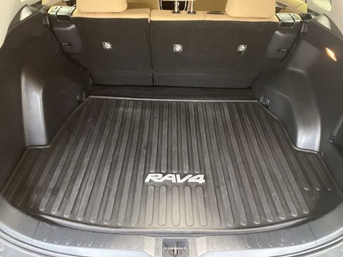 Used 2021 Toyota RAV4 XLE image 15