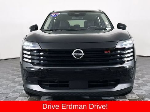 Used 2025 Nissan Kicks SR AWD/4WD image 2