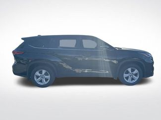 Used 2023 Toyota Highlander LE AWD/4WD video 2