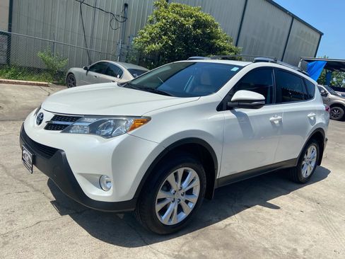 Used 2014 Toyota RAV4 Limited w/ Technology Package FWD image 3