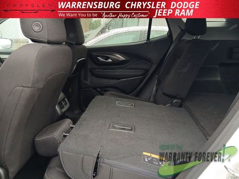 Used 2024 GMC Terrain SLE AWD/4WD image 12