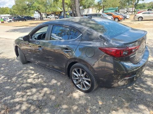 Used 2018 MAZDA MAZDA3 Touring image 7