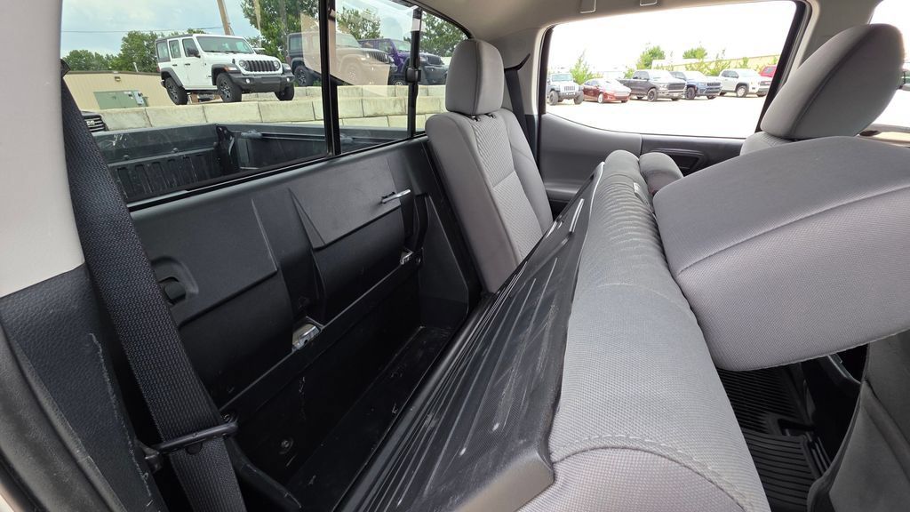 Used 2022 Toyota Tacoma SR AWD/4WD image 17