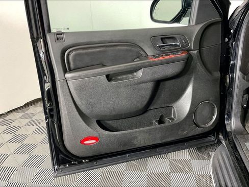 Used 2013 Cadillac Escalade Luxury image 25