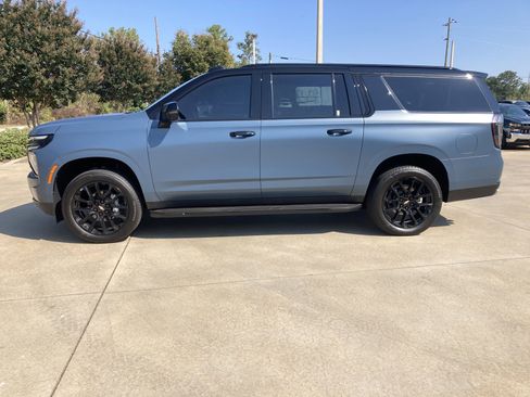 New 2025 Chevrolet Suburban RST w/ Advanced Technology Package image 9