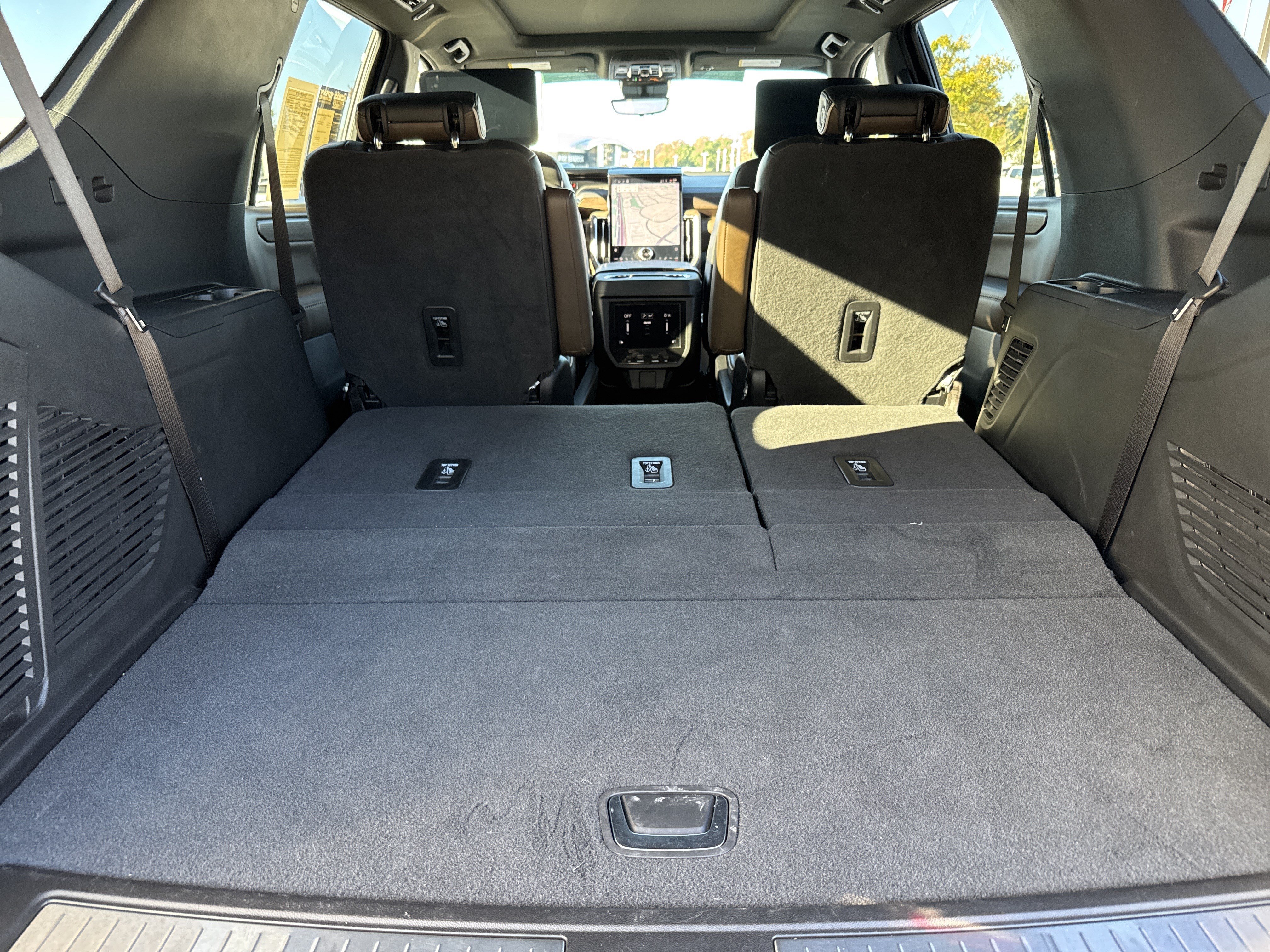 Used 2026 GMC Yukon Denali Ultimate AWD/4WD image 37