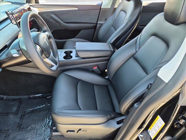 Used 2025 Tesla Model Y Long Range RWD image 16