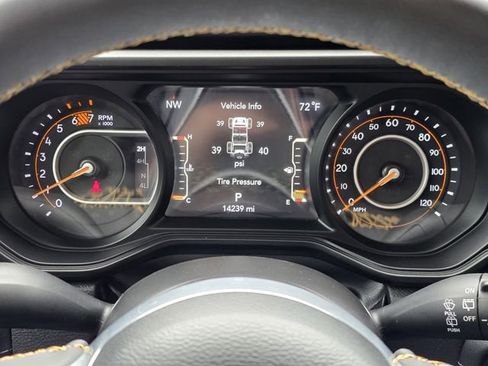 Used 2024 Jeep Wrangler Sahara AWD/4WD image 14