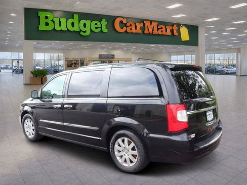 Used 2016 Chrysler Town & Country Touring w/ Driver Convenience Group FWD image 5