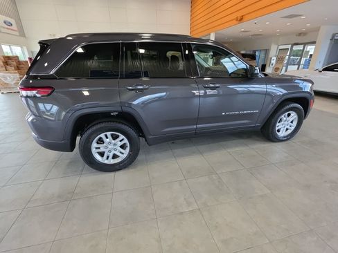 Used 2023 Jeep Grand Cherokee Laredo w/ Luxury Tech Group I AWD/4WD image 8