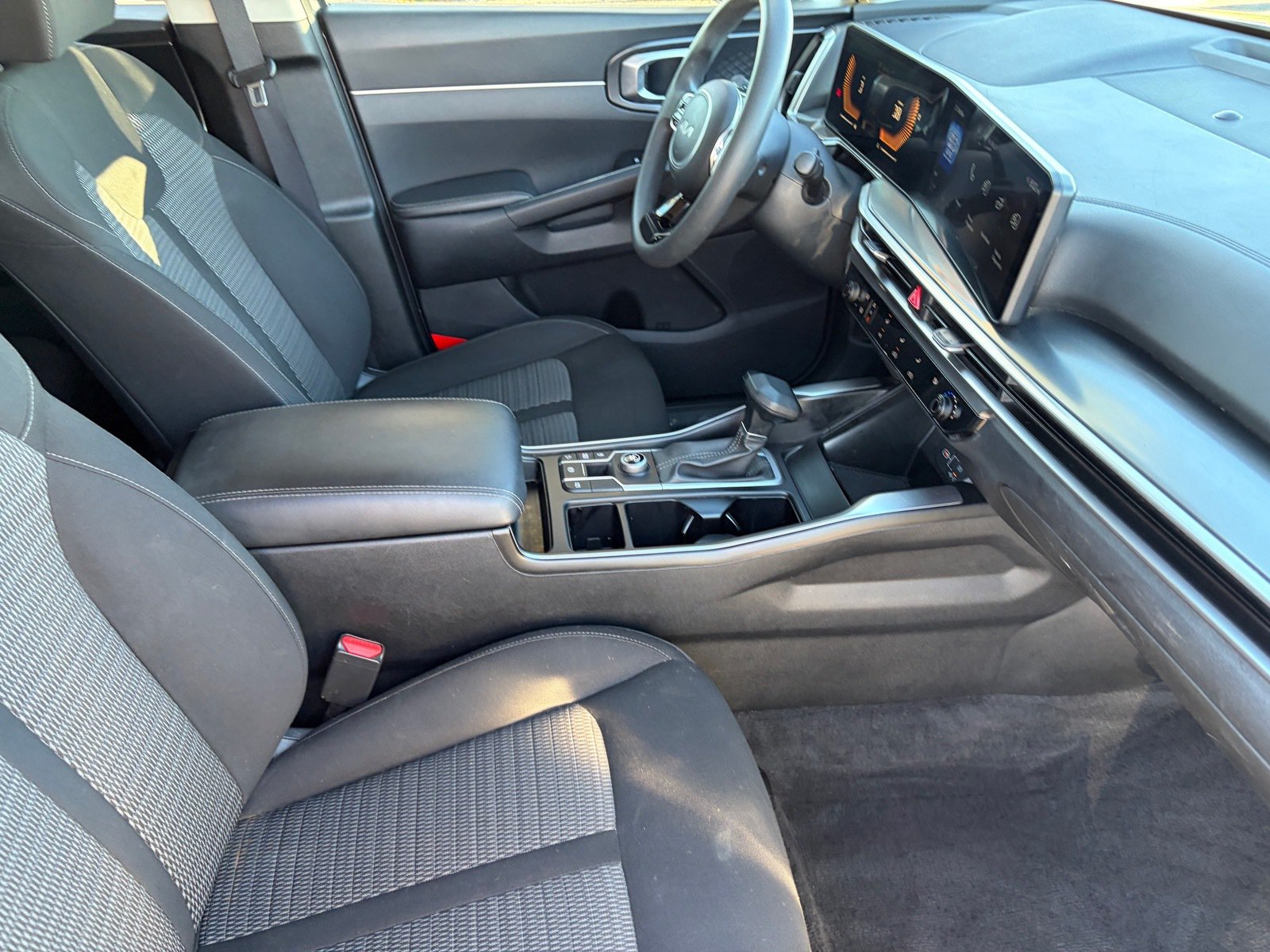 Certified 2025 Kia Sorento LX FWD image 11
