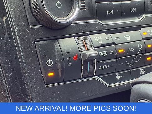 Used 2018 Ford Explorer XLT w/ Equipment Group 202A AWD/4WD image 3