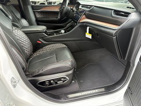 Used 2022 Jeep Grand Cherokee L Summit w/ Luxury Tech Group V RWD image 13
