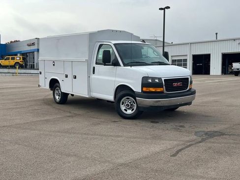 New 2025 GMC Savana 3500 w/ Power Convenience Package RWD image 2