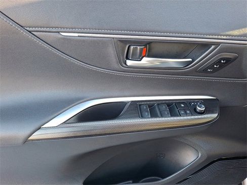 Certified 2024 Toyota Venza XLE image 12