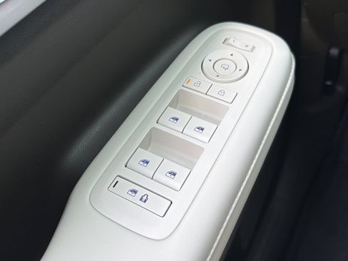 Used 2025 Hyundai Santa Fe Calligraphy AWD/4WD image 18