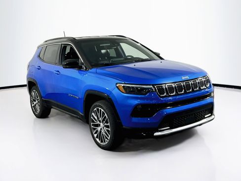 Used 2023 Jeep Compass Limited w/ Elite Group image 3