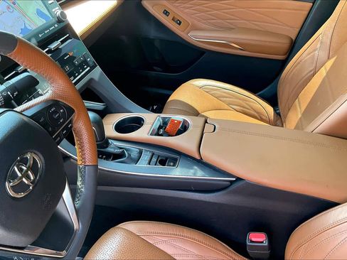 Used 2019 Toyota Avalon Limited FWD image 17