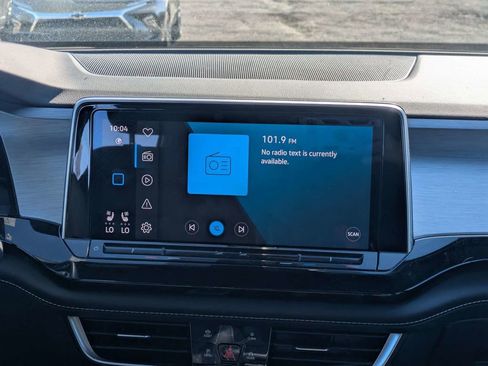 Used 2024 Volkswagen Atlas Cross Sport SE image 19